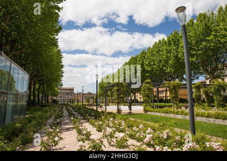 Piazza Gambetta a Carcassone Francia in una primavera soleggiato Foto Stock