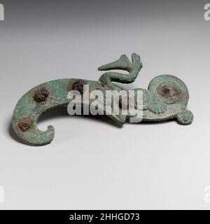 Frammenti di un carro o di un carro, bretelle a forma di S ca. 500–480 a.C. Etrusca grande collezione di attaccamenti in bronzo e ferro appartenuti un tempo ad un carro.. Frammenti di un carro o di un carro, bretelle a S 253017 etrusche, frammenti di Chariot, bretelle a S, ca. 500?480 a.C., bronzo, ferro, K1, K3, K4: 6 9/16 ? 3 5/8 poll. (16,7 ? 9,2 cm) K2: 6 1/8 ? 3 5/8 poll. (15,6 ? 9,2 cm). Il Metropolitan Museum of Art, New York. Fletcher Fund, 1929 (29.131.3k1?k4) Foto Stock