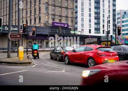 Foto scattate nel centro della città, Bristol, Regno Unito. Le tesi raffigurano la bellezza di una tipica città dell'Inghilterra durante il giorno. Una ptura di lenseball della città cen. Foto Stock