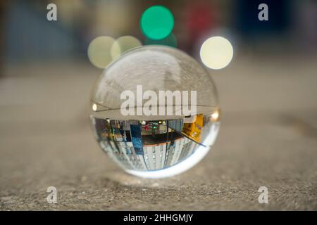 Foto scattate nel centro della città, Bristol, Regno Unito. Le tesi raffigurano la bellezza di una tipica città dell'Inghilterra durante il giorno. Una ptura di lenseball della città cen. Foto Stock