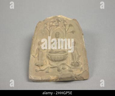 Votive Tablet Cina. Tablet votivo. Cina. Terracotta non smaltata. Dinastia di Tang (618–907). Scultura Foto Stock