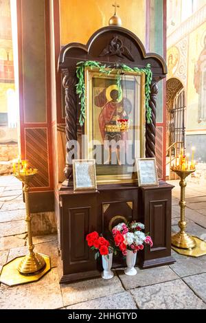 Veliky Novgorod, Russia - 30 agosto 2021: Interno della Cattedrale ortodossa russa di San Giorgio nel monastero di Yuriev nel quartiere Veliky No Foto Stock