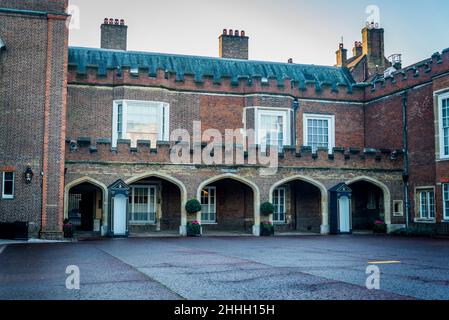 St James's Palace, un palazzo reale nell'esclusiva zona di St James, City of Westminster, Londra, Inghilterra, Regno Unito Foto Stock