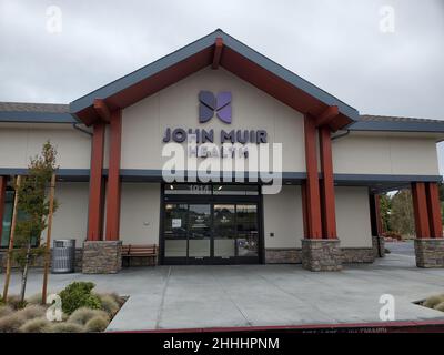 Grandangolo dell'ingresso del John Muir Health Medical Center a Walnut Creek, California, 25 aprile 2021. Foto Stock