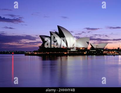 Australia. Sydney. Teatro dell'Opera all'alba. Foto Stock