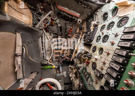 Interno angusti della capsula di Mercurio, ma-6, amicizia 7 nave spaziale orbitale con equipaggio pilotato dall'astronauta americano John Glenn nel 1962 Foto Stock