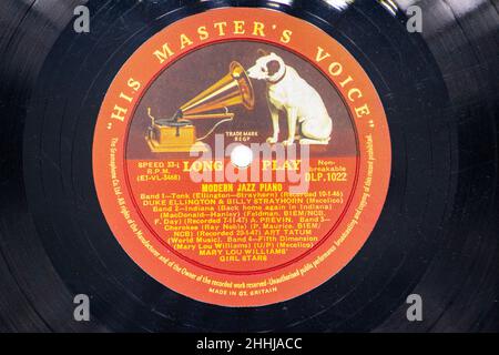 Primo piano di 12 pollici etichetta discografica in vinile LP di pianoforte jazz moderno sulla sua voce maestri o HMV Foto Stock