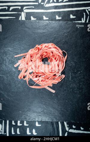 pasta fresca rosa cruda Foto Stock