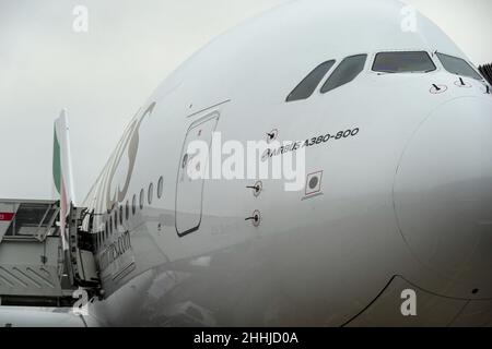 San Paolo, San Paolo, Brasile. 22nd Jan 2022. Dettaglio dell'Emirates Airbus A380-800, il più grande jet passeggeri al mondo, che opera all'aeroporto di Heathrow, Londra il 22 gennaio 2022. (Credit Image: © Paulo Lopes/ZUMA Press Wire) Foto Stock