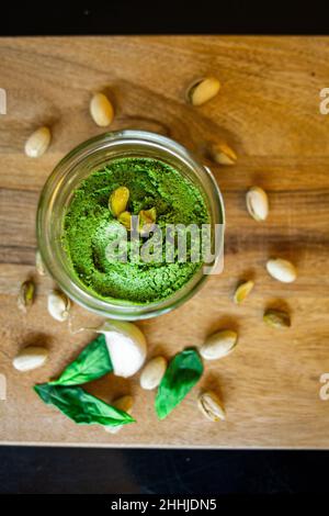 pasta verde vaso di pesto al pistacchio Foto Stock