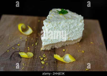 torta a strati di limone, calce spugnosa Foto Stock