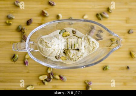 pistacchio icecream tavola in legno Foto Stock