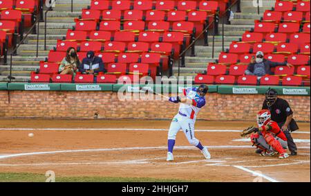 MAZATLAN, MESSICO - 05 FEBBRAIO: Ronald Guzman di Las Aguilas Cibaneñas, durante una partita tra Repubblica Dominicana e Panama come parte della Serie del Caribe 2021 allo Stadio Mariscal Teodoro il 5 febbraio 2021 a Mazatlan, Messico. (Foto di Luis Gutierrez/ Norte foto) Foto Stock