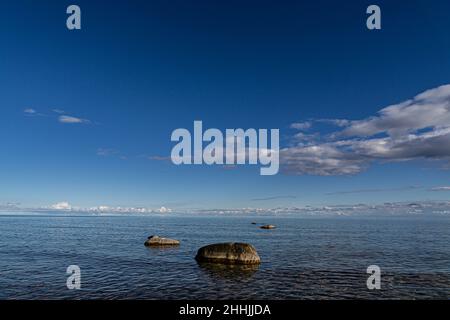 Rocce in fila sul lago Huron Foto Stock