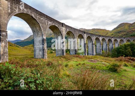 Bella vista sul viadotto Glenfinnan in Scotland Highland, Regno Unito Foto Stock