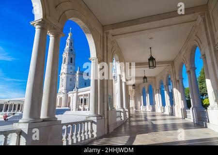 Il Santuario di Fatima in una bella giornata estiva, Portogallo Foto Stock