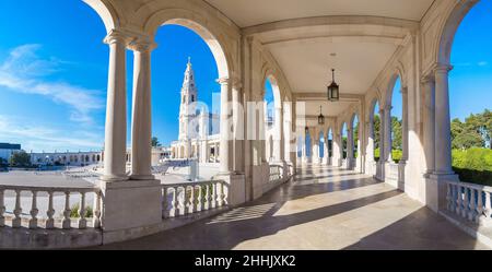 Il Santuario di Fatima in una bella giornata estiva, Portogallo Foto Stock