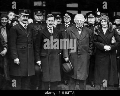 David Lloyd George che domani riceverà la libertà di Cowbridge, nella foto di Cardiff. Sig. Jack Jones, sig. David Lloyd George e sig.ra Alice M Head (rappresentante del sig. William Randolph Hearst in Inghilterra). 23rd ottobre 1930. Foto Stock