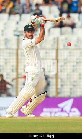 Chittagong, Bangladesh. 06th Set 2017. Il cricketer australiano Glenn Maxwell è stato visto in azione durante il test match del 2nd tra Bangladesh e Australia allo Zohur Ahmed Chowdhury Stadium. Australia ha vinto da 7 wickets (Foto di MD Manik/SOPA Images/Sipa USA) Credit: Sipa USA/Alamy Live News Foto Stock