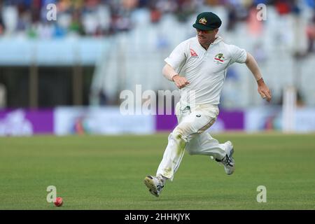 Chittagong, Bangladesh. 07th Set 2017. Il cricketer australiano David Warner è stato visto in azione durante la prova di gara del 2nd tra Bangladesh e Australia allo stadio Zohur Ahmed Chowdhury. Australia ha vinto da 7 wickets (Foto di MD Manik/SOPA Images/Sipa USA) Credit: Sipa USA/Alamy Live News Foto Stock