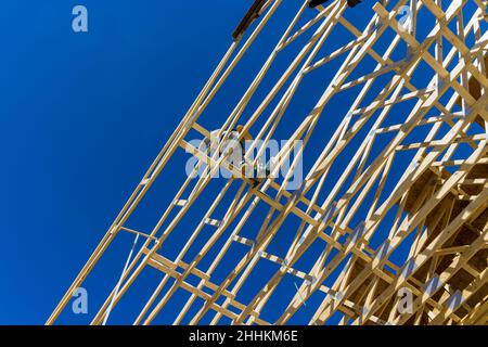 Standard con cornice in legno edificio con close up sul tetto a capriate Foto Stock