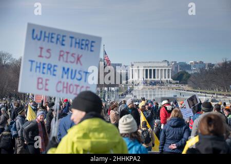 I dimostranti partecipano alla sconfitta della marcia Mandati a Washington, DC, il 23 gennaio 2022, protestando maschera e il mandato di vaccinazione COVID-19. USA. Foto Stock