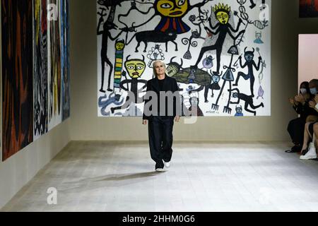 Parigi, Frankreich. 24th Jan 2022. Fashion Designer Maria Grazia Chiuri a CHRISTIAN DIOR SS22 Runway durante Haute Couture Primavera Estate 2022 - Gennaio 2022 - Parigi, Francia 24/01/2022 Credit: dpa/Alamy Live News Foto Stock