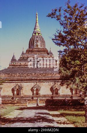 Mon periodo Nagayon Tempio a Pagan, Birmania (Myanmar) prima del devastante terremoto nel 1975 Foto Stock