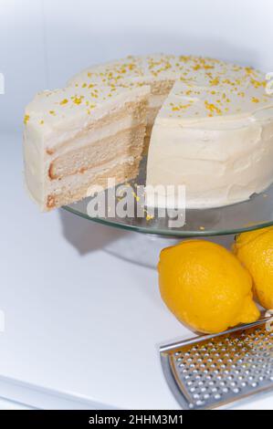 torta a strati di limone, calce spugnosa Foto Stock