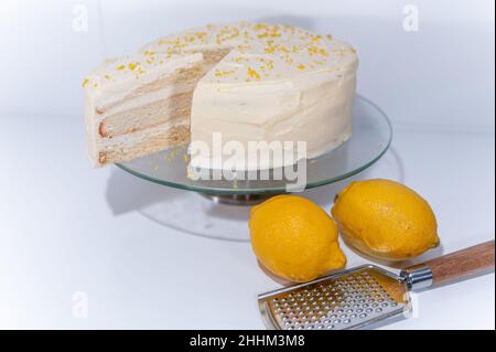 torta a strati di limone, calce spugnosa Foto Stock