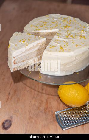 torta a strati di limone, calce spugnosa Foto Stock