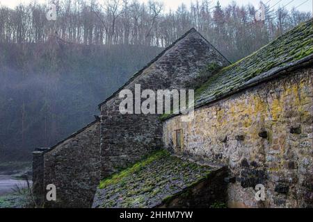 Farm Buildings in Lathkill Dale, Peak District National Park, Derbyshire, Inghilterra Foto Stock