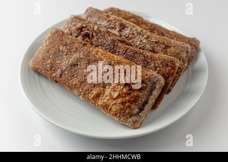 Pancake di grano saraceno su sfondo bianco Foto Stock