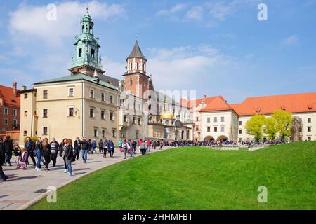 Simbolo del castello di Wawel a Cracovia. Vista della Cattedrale di San Wojciech Foto Stock