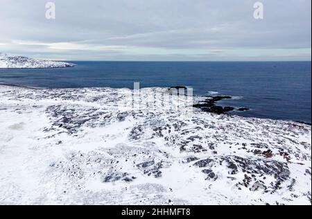 Attrazioni naturali della costa di Barents. Oceano Artico. Vista dall'alto aerea Foto Stock