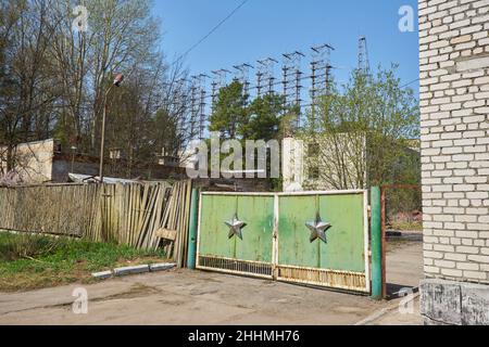 Distrutto il comando post del segreto strutture militari dell'Unione Sovietica il radar aviotrasportati sistema. Centrale nucleare di Cernobyl, saccheggiato il comando militare Foto Stock