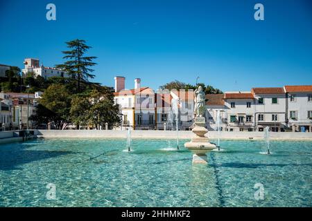 Il Lago do Gadanha nel centro storico di Estremoz in Estremoz in Portogallo. Portogallo, Estremoz, ottobre 2021 Foto Stock