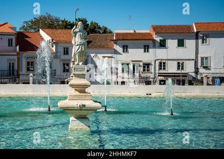 Il Lago do Gadanha nel centro storico di Estremoz in Estremoz in Portogallo. Portogallo, Estremoz, ottobre 2021 Foto Stock