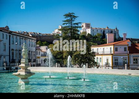 Il Lago do Gadanha nel centro storico di Estremoz in Estremoz in Portogallo. Portogallo, Estremoz, ottobre 2021 Foto Stock