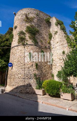 Via Camillo Benso di Cavour, Torre Mura, Montefalco, Umbria, Italia, Europa Foto Stock