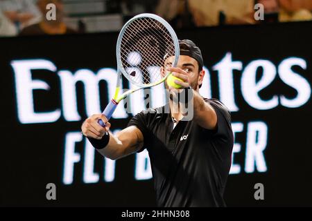 Melbourne, Australia, 25th Jan, 2022.Matteo Berrettini è in azione durante il 2022 Australian Open Tennis Grand Slam nel Melbourne Park. Photo credit: Frank Molter/Alamy Live news Foto Stock