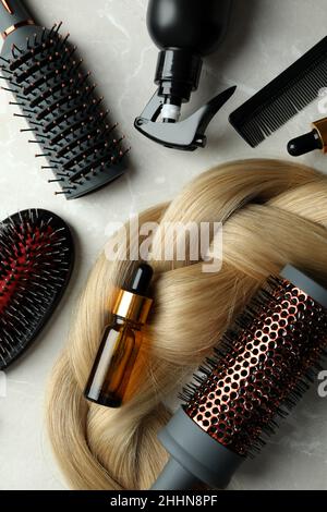 Concetto di cura dei capelli su sfondo chiaro Foto Stock