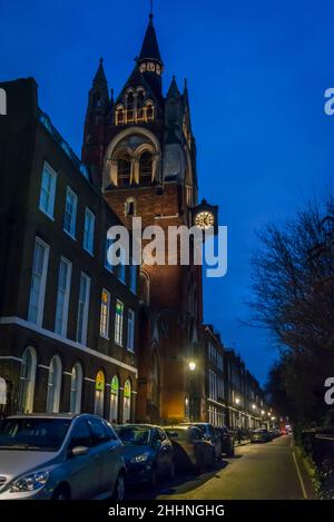 Union Chapel, in stile gotico vittoriano, chiesa del 19th secolo e sede di musica dal vivo, commedia e parole pronunciate. Upper Street, Islington, Londra, Inghilterra, Regno Unito Foto Stock