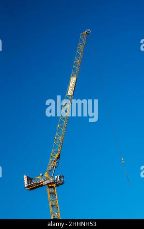 Gru Potain Tower singola in cantiere. Foto Stock