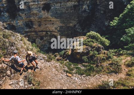People Climbing Rock nel Nivica Canyon Foto Stock