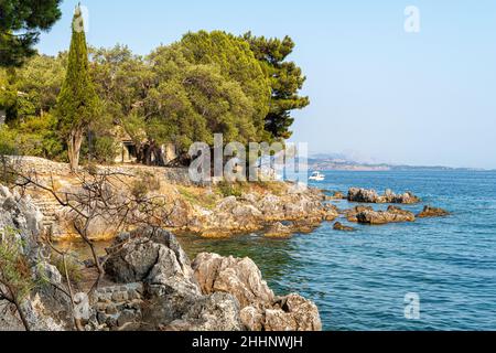 Mare e costa ionica a Nissaki Kerkyra, nell'isola di Corfù Isole ioniche Grecia, Europa Foto Stock