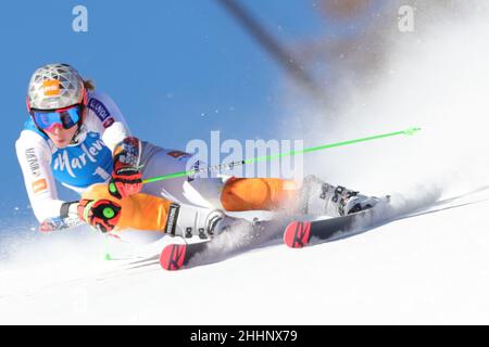 Kronplatz, Italia, 25/01/2022, 25th gennaio 2022: Audi FIS Ski World Cup Donna Giant Slalom a Plan de Corones, Italia; l'ultima gara di sci alpino femminile prima dei Giochi Olimpici invernali di Pechino 2022. In azione durante la prima corsa, Petra Vlhova (SVK) Credit: Action Plus Sports Images/Alamy Live News Foto Stock