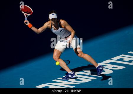 MELBOURNE, AUSTRALIA - GENNAIO 24: Alizé Cornet di Francia durante il suo quarto round Women's Singles Match durante l'Australian Open 2022 al Melbourne Park il 24 gennaio 2022 a Melbourne, Australia (Foto di Andy Astfalck/Orange Pictures) Foto Stock