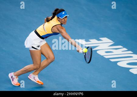 MELBOURNE, AUSTRALIA - GENNAIO 24: Sorana Cirstea dalla Romania durante la sua quarta partita femminile durante l'Australian Open 2022 al Melbourne Park il 24 Gennaio 2022 a Melbourne, Australia (Foto di Andy Astfalck/Orange Pictures) Foto Stock