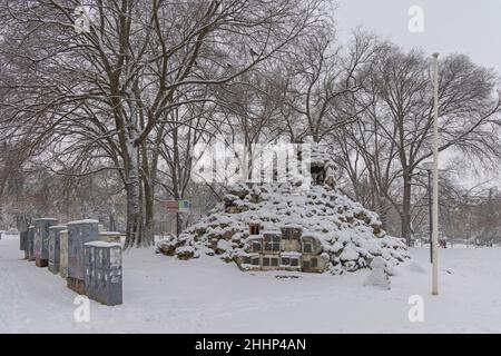 Belgrado, Serbia - 22 gennaio 2022: La torre di avvistamento Kajmakcalan Monumento WWI al freddo giorno invernale coperto di neve. Foto Stock